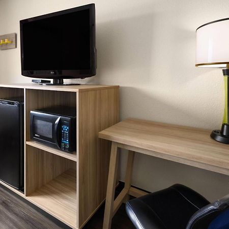 Super 8 By Wyndham South Boston Va Motel Bagian luar foto