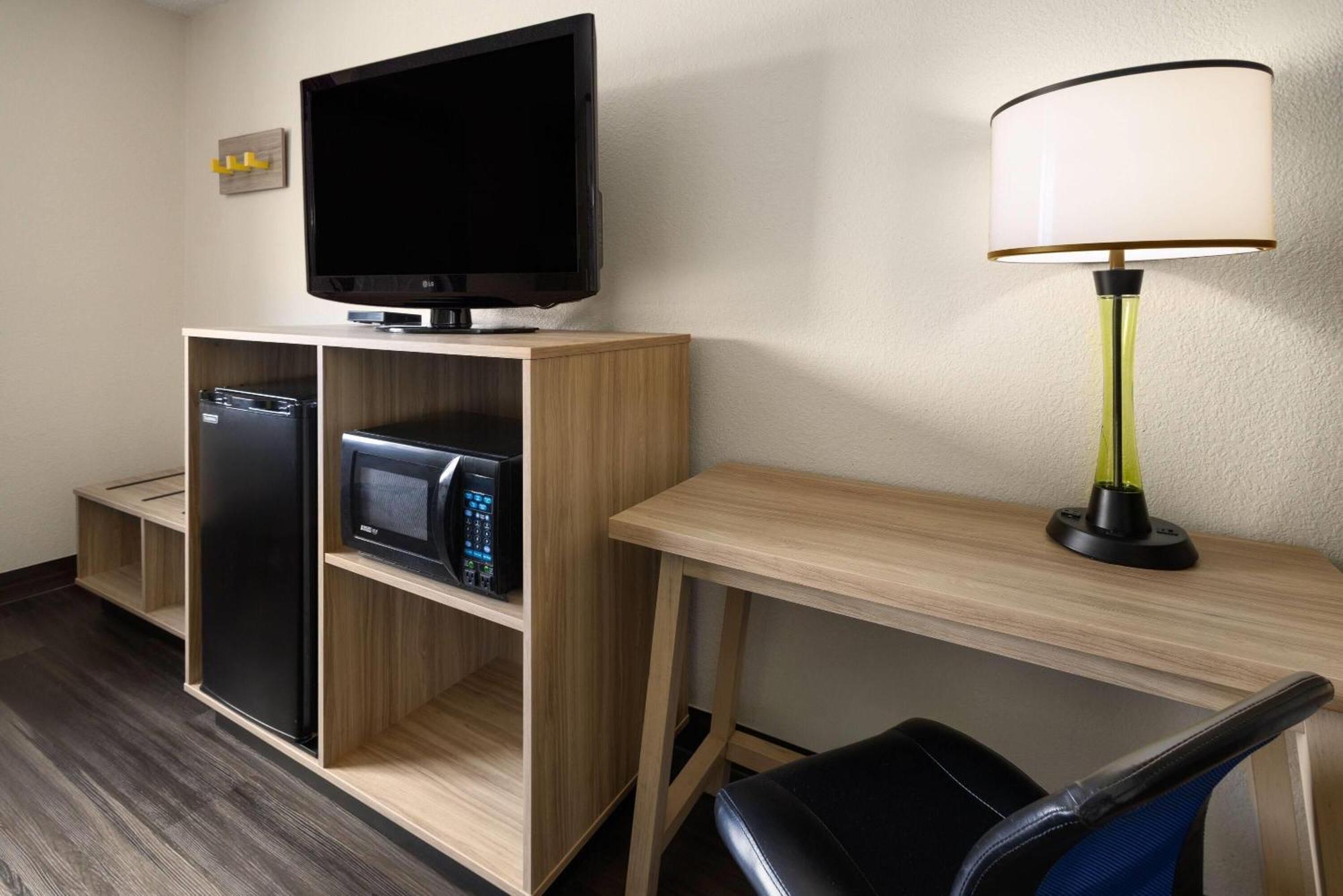 Super 8 By Wyndham South Boston Va Motel Bagian luar foto