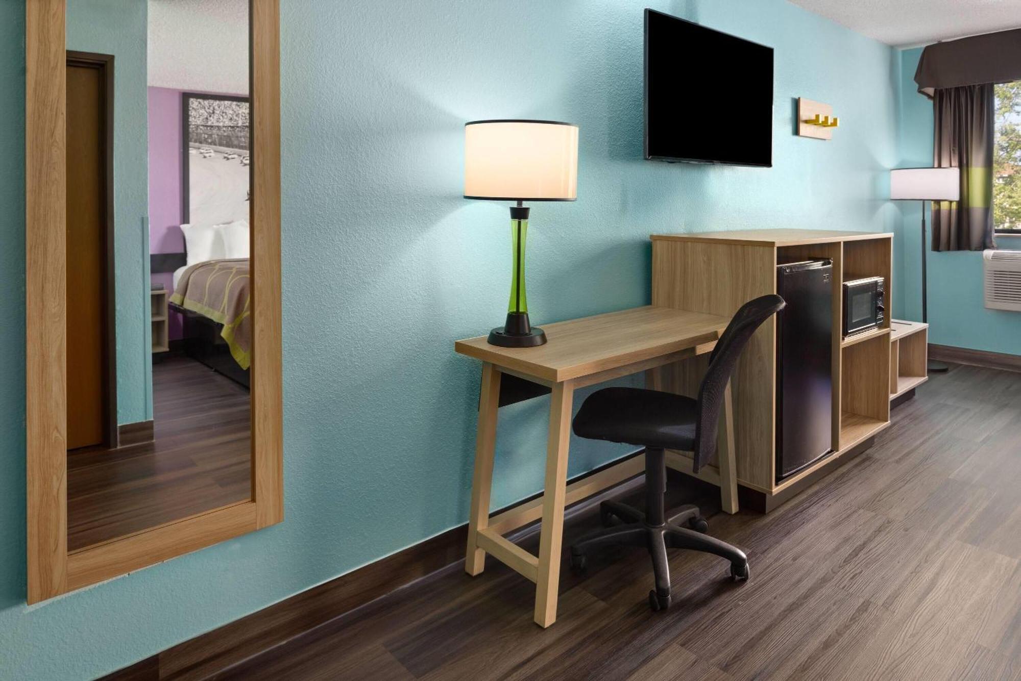 Super 8 By Wyndham South Boston Va Motel Bagian luar foto