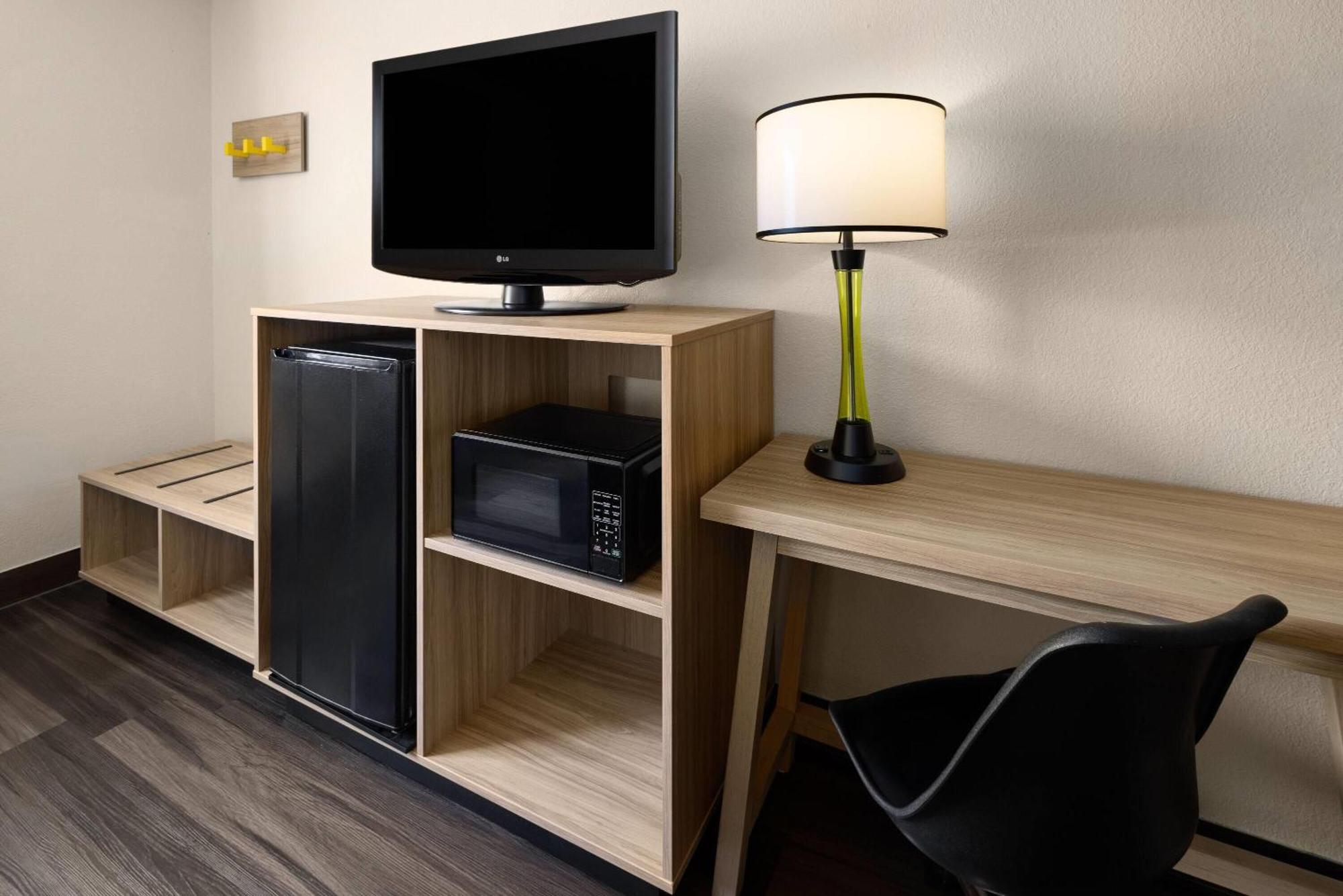 Super 8 By Wyndham South Boston Va Motel Bagian luar foto