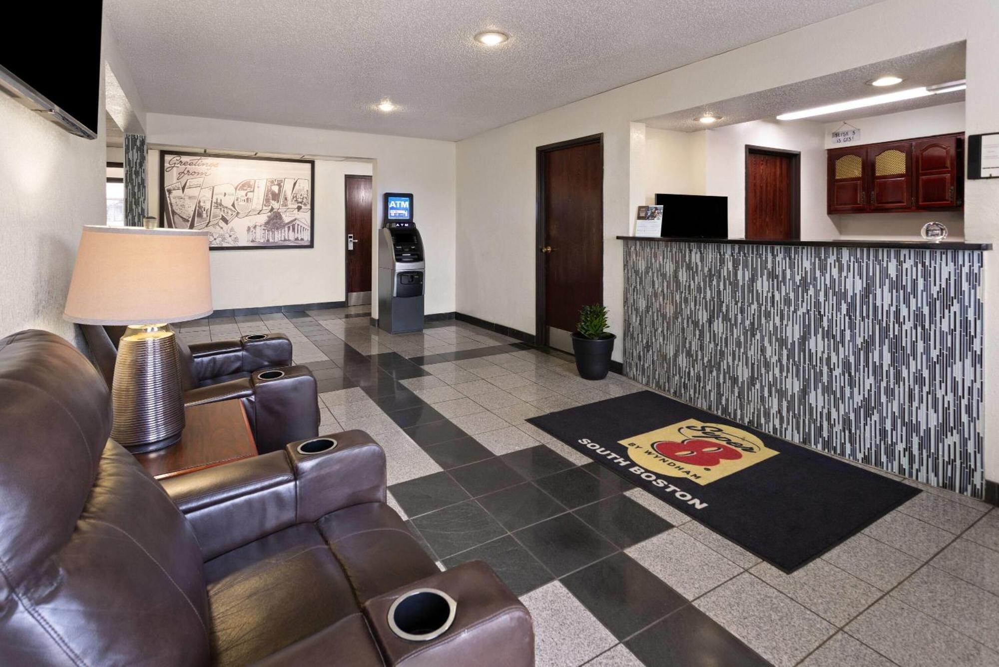 Super 8 By Wyndham South Boston Va Motel Bagian luar foto