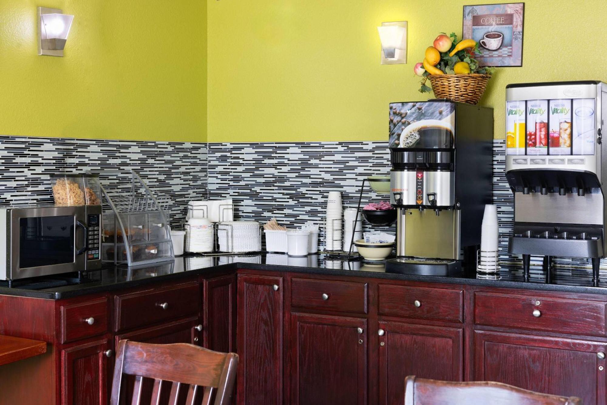 Super 8 By Wyndham South Boston Va Motel Bagian luar foto